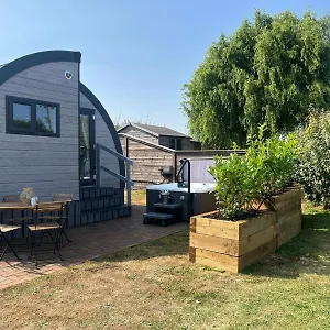 https://the-windmill-glamping-pod-with-hot-tub.cambridgehotelsuk.com
